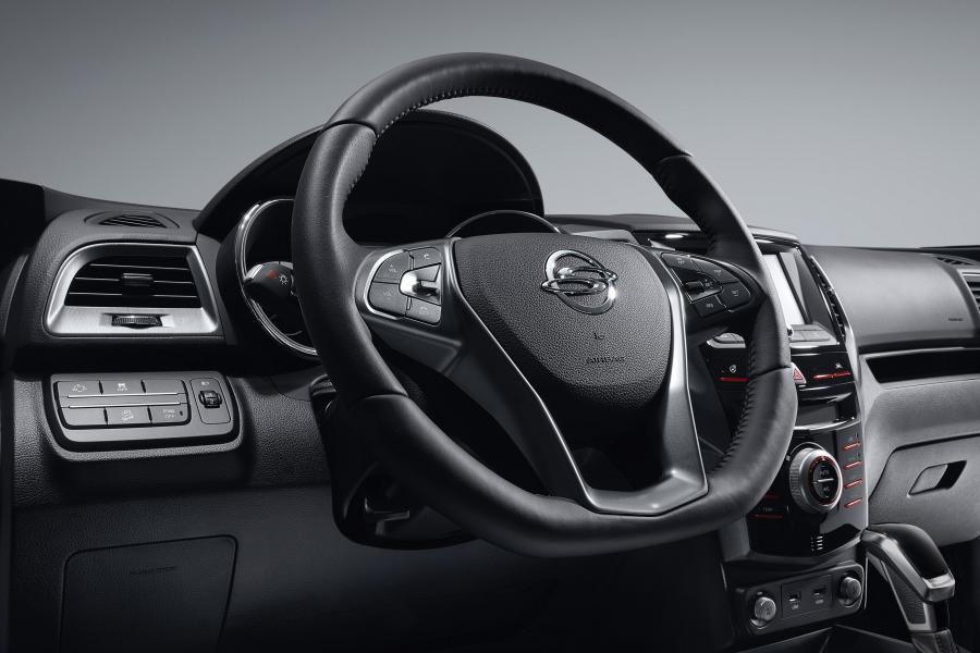 Детали интерьера SsangYong Tivoli Armour 2017 года  (KR) (фото 4 из 21)